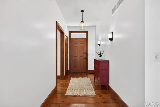 $819,000 | 2 Woodridge Drive, Defiance, MO 63341