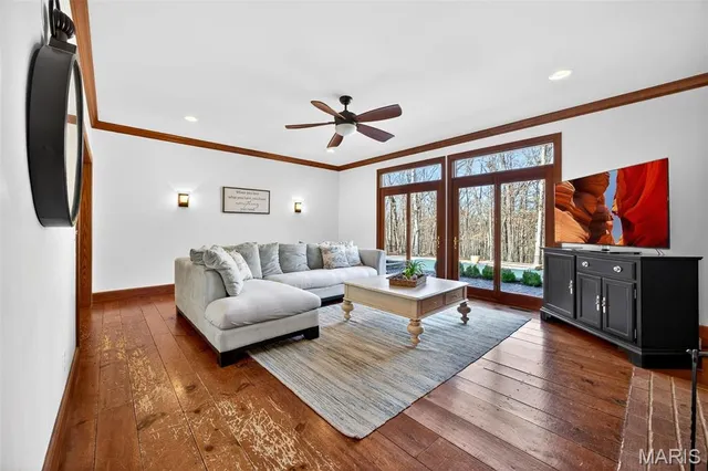 $819,000 | 2 Woodridge Drive, Defiance, MO 63341