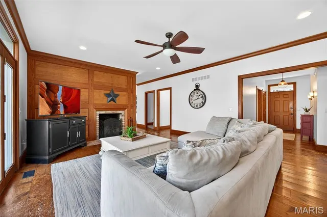 $819,000 | 2 Woodridge Drive, Defiance, MO 63341