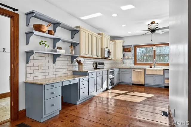 $819,000 | 2 Woodridge Drive, Defiance, MO 63341