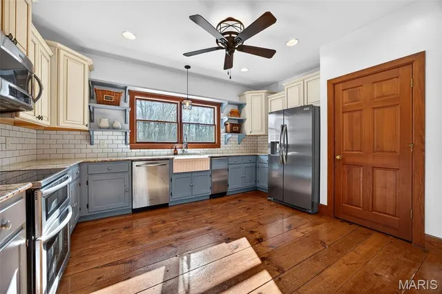 $819,000 | 2 Woodridge Drive, Defiance, MO 63341