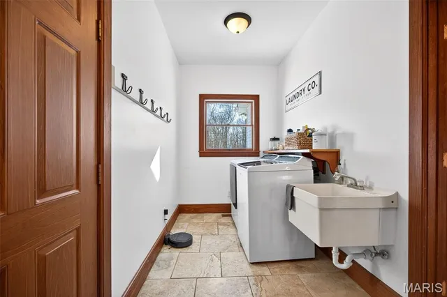 $799,000 | 2 Woodridge Drive, Defiance, MO 63341