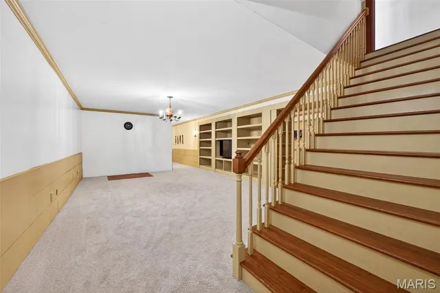 $819,000 | 2 Woodridge Drive, Defiance, MO 63341