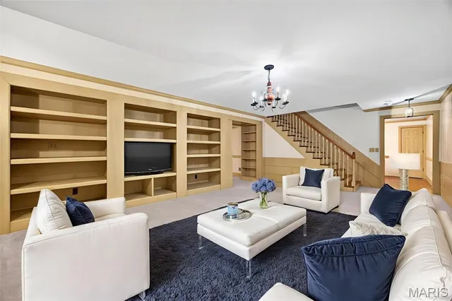 $819,000 | 2 Woodridge Drive, Defiance, MO 63341