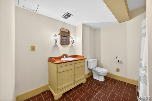 $819,000 | 2 Woodridge Drive, Defiance, MO 63341