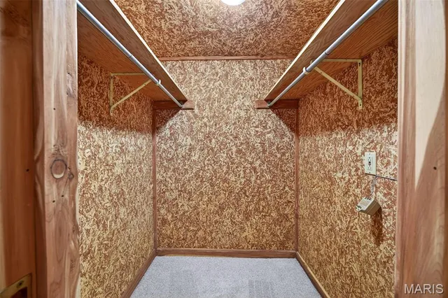 $819,000 | 2 Woodridge Drive, Defiance, MO 63341