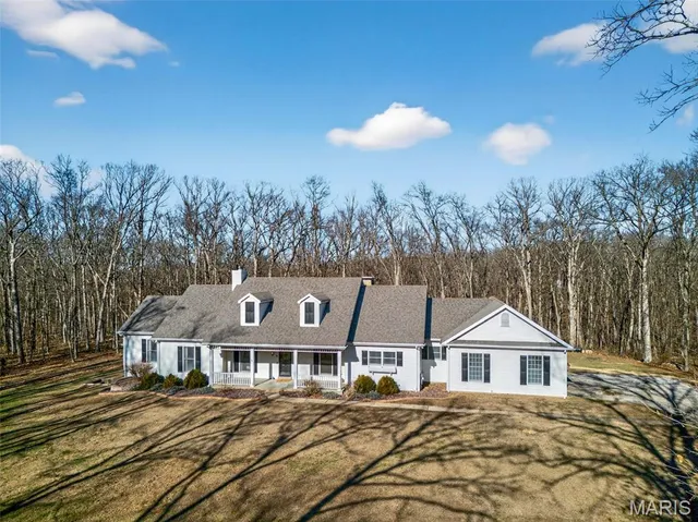 $819,000 | 2 Woodridge Drive, Defiance, MO 63341