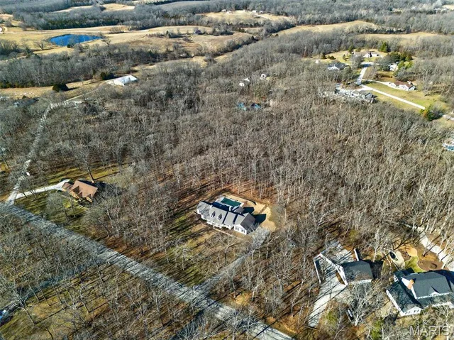 $819,000 | 2 Woodridge Drive, Defiance, MO 63341