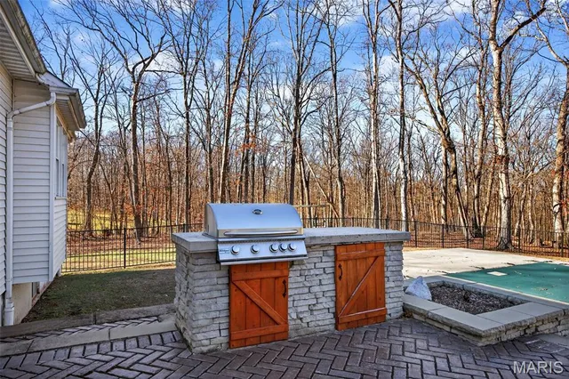 $819,000 | 2 Woodridge Drive, Defiance, MO 63341