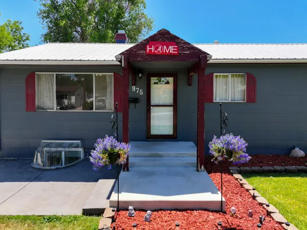 $400,000 | 975 Dabich Avenue, Lander, WY 82520