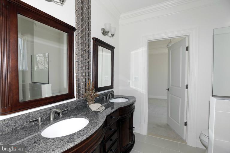 5907 Kirby Road Bethesda, MD 20817 - Photo 21 of 30 JACK & JILL BATH