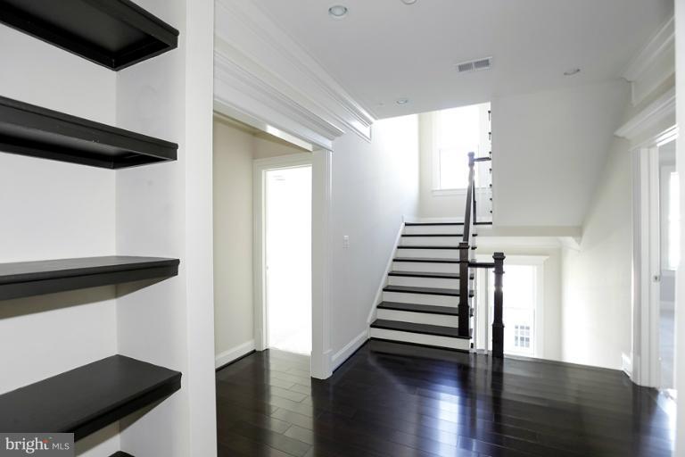 5907 Kirby Road Bethesda, MD 20817 - Photo 25 of 30 2ND LEVEL HALL