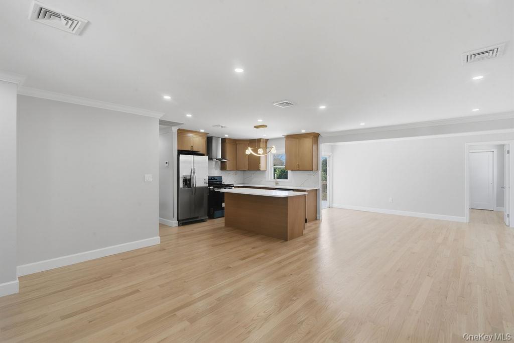 2934 Kinloch Road Wantagh, NY 11793 - Photo 6 of 34