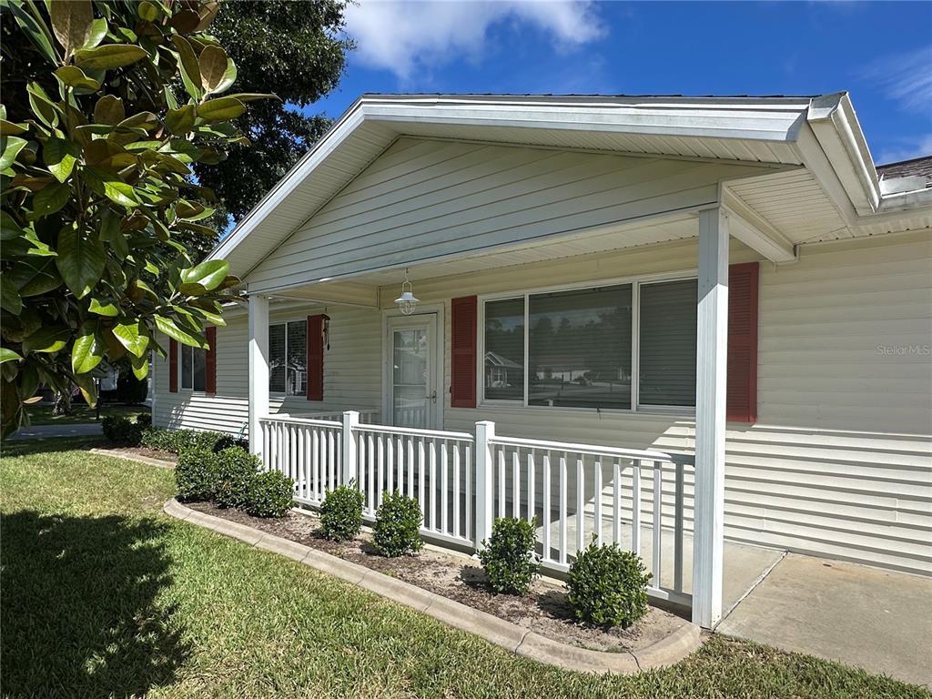 8981 Southwest 116th Street Road Ocala, FL 34481 - Photo 4 of 28 a front view of a house with garden