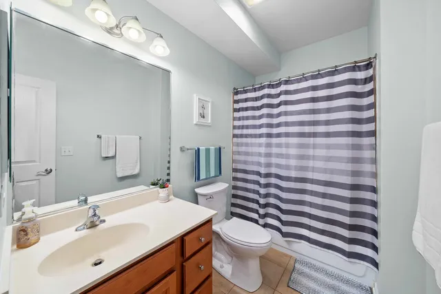 $259,900 | 618 Pineridge Drive North, Unit 618, Oswego, IL 60543