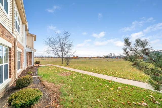 $259,900 | 618 Pineridge Drive North, Unit 618, Oswego, IL 60543