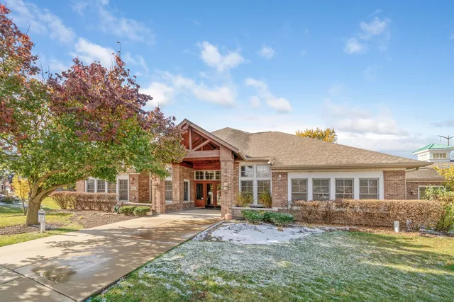 $259,900 | 618 Pineridge Drive North, Unit 618, Oswego, IL 60543