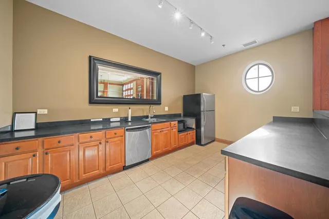 $259,900 | 618 Pineridge Drive North, Unit 618, Oswego, IL 60543