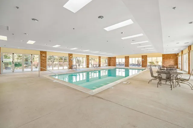 $259,900 | 618 Pineridge Drive North, Unit 618, Oswego, IL 60543