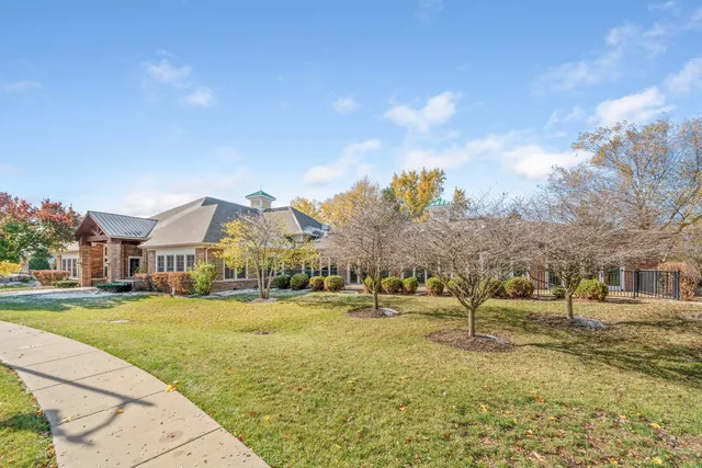 $259,900 | 618 Pineridge Drive North, Unit 618, Oswego, IL 60543