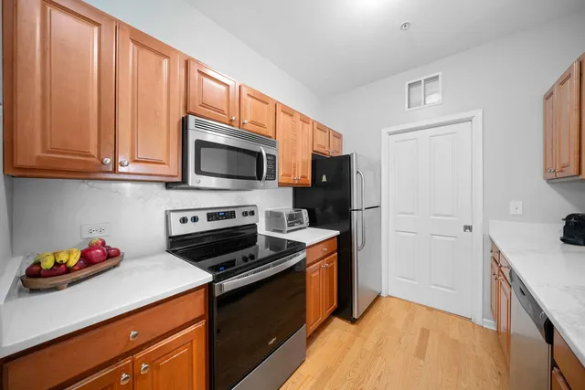 $259,900 | 618 Pineridge Drive North, Unit 618, Oswego, IL 60543