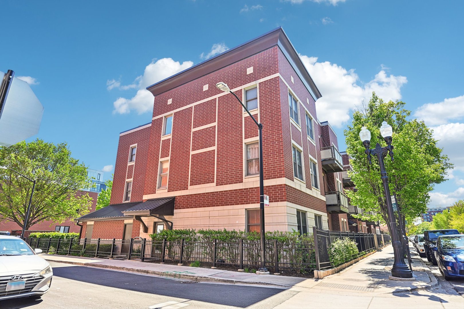 757 West Liberty Street, Unit 307 Chicago, IL 60607 - Photo 1 of 22 Gallery Image 1