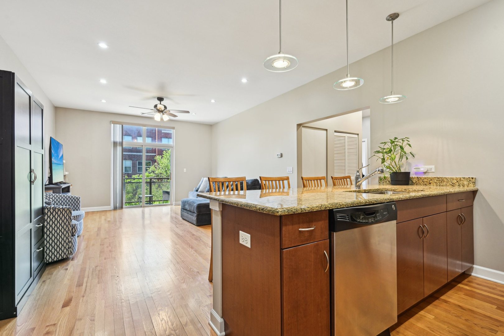 757 West Liberty Street, Unit 307 Chicago, IL 60607 - Photo 9 of 22 Gallery Image 9