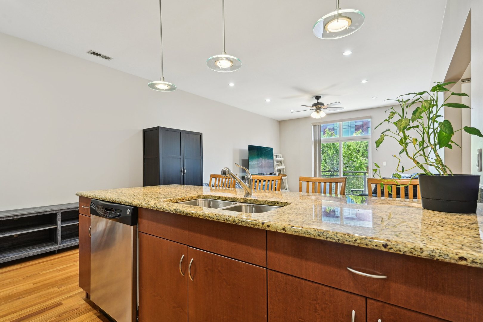 757 West Liberty Street, Unit 307 Chicago, IL 60607 - Photo 10 of 22 Gallery Image 10
