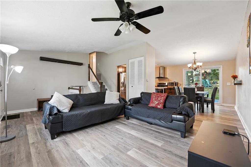 2066 Powell Road Cranberry Township, PA 16066 - Photo 7 of 44 a living room with furniture