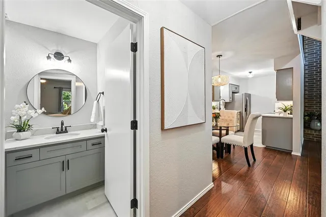 a en suite bathroom with a toilet sink and mirror