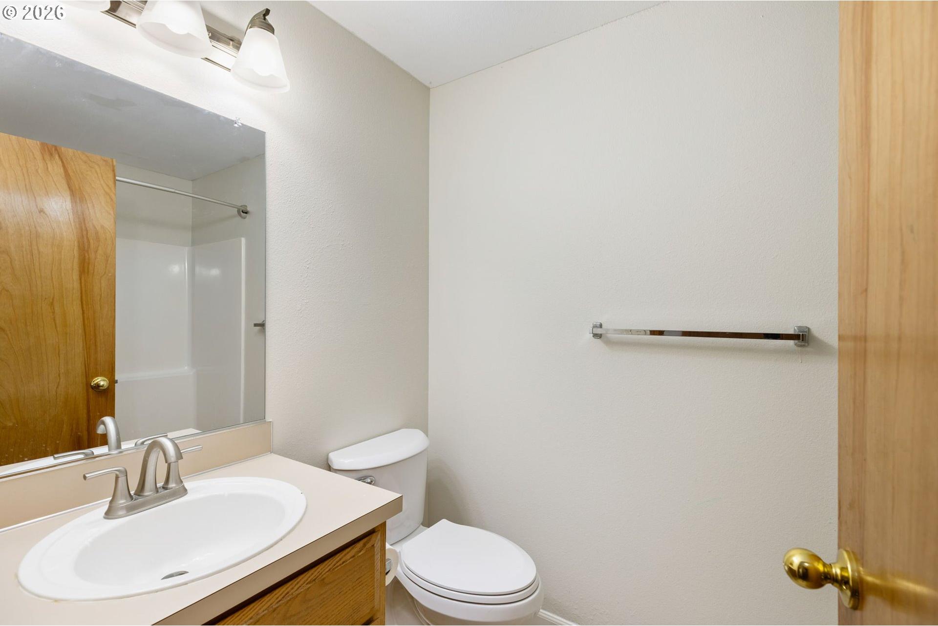 1480 South Alpine Street Cornelius, OR 97113 - Photo 21 of 28 Bathroom