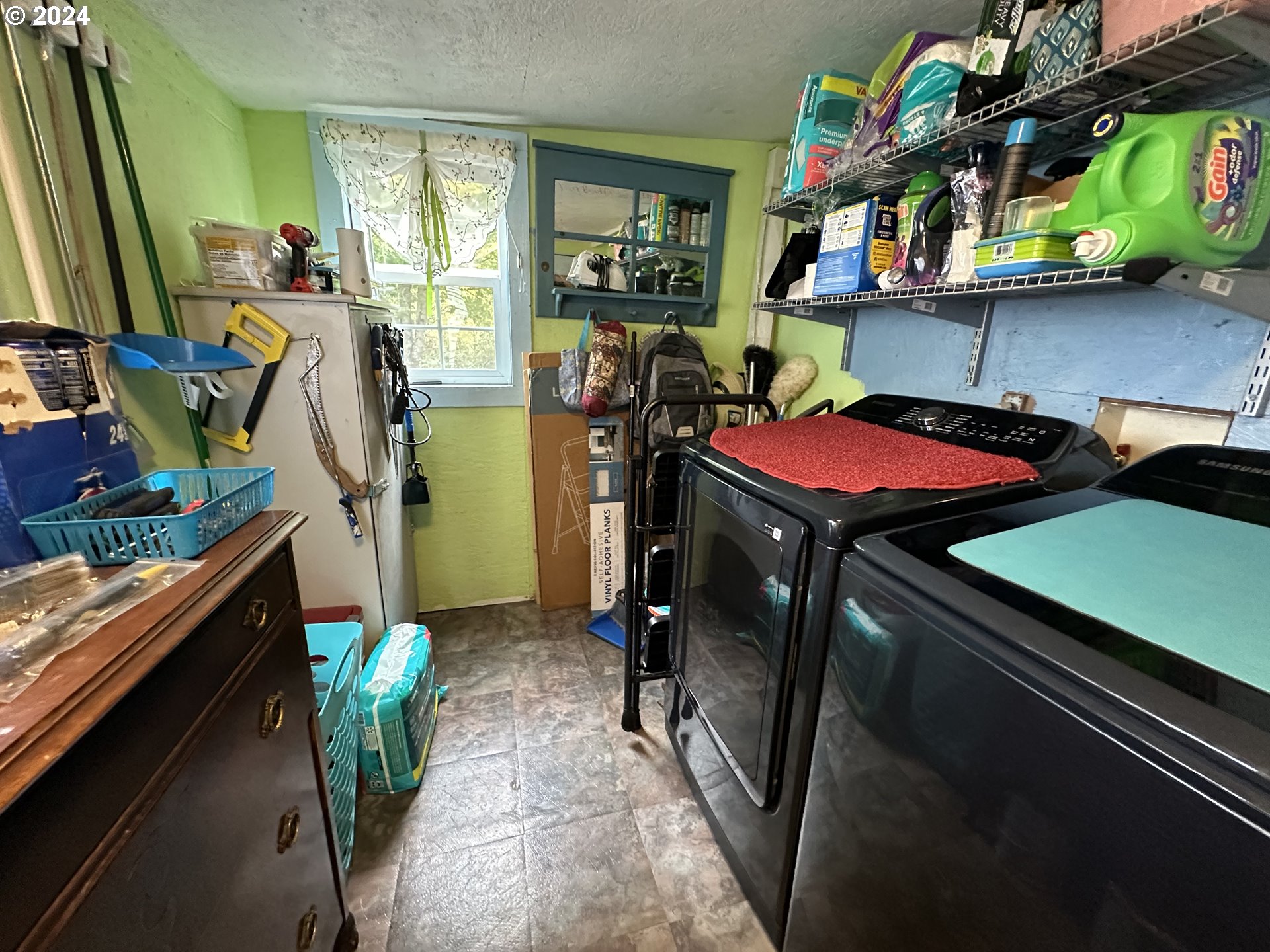 28800 Salmon River Highway Grand Ronde, OR 97347 - Photo 28 of 37 a room with musical instruments