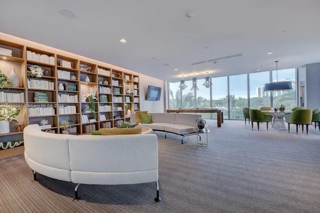 $4,000 | 16385 Biscayne Boulevard, Unit 2616, North Miami Beach, FL 33160