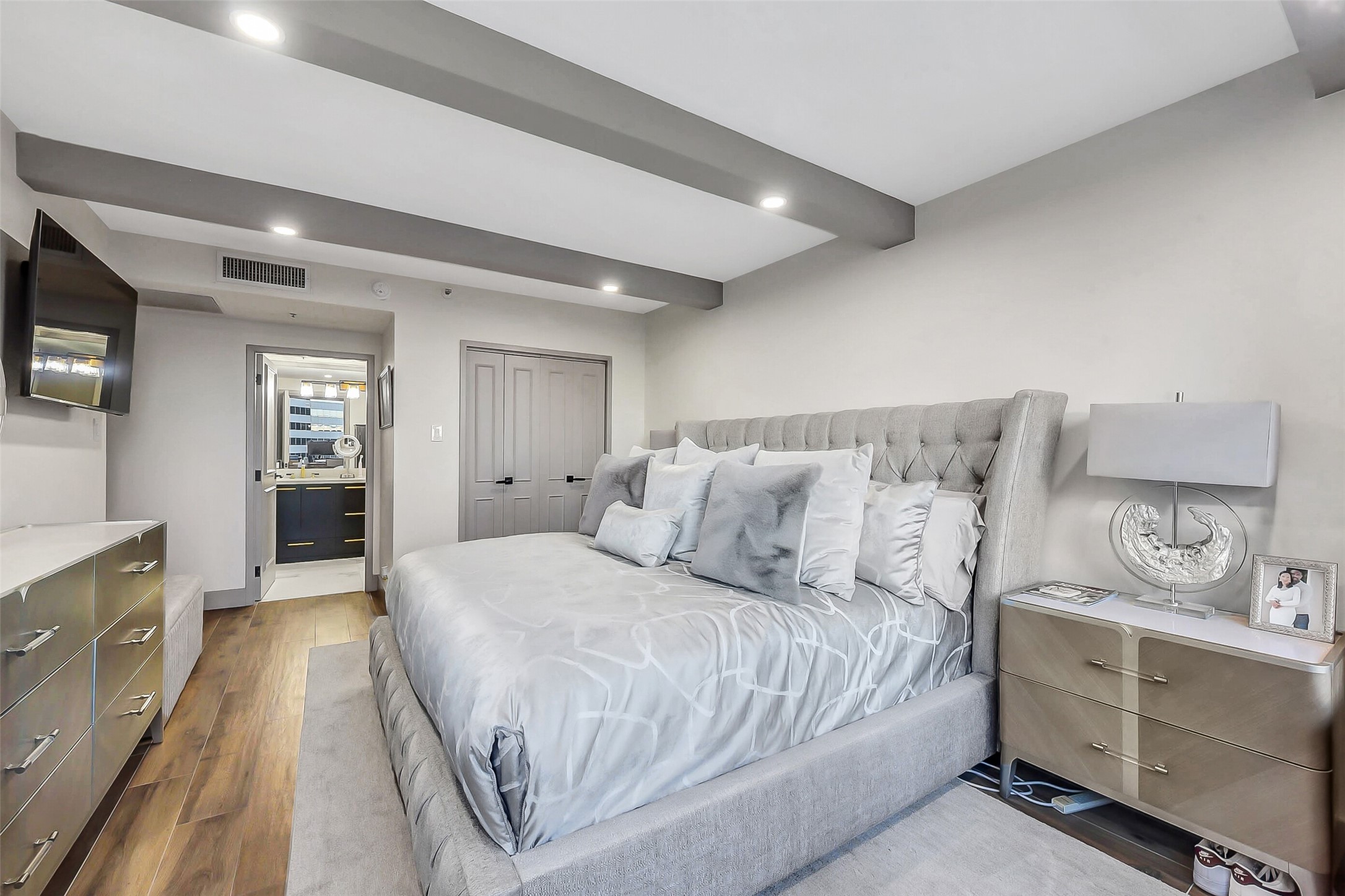 1111 Caroline Street, Unit 2903 Houston, TX 77010 - Photo 10 of 27 Another view of the spacious primary suite with private access to the ensuite bathroom.
