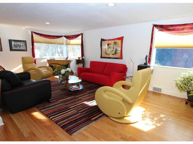 6740 Forest Glen Road Pittsburgh, PA 15217 - Photo 5 of 25 Living Room.