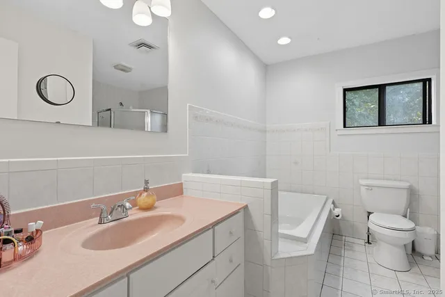 $280,000 | 1 Coach Drive, Unit 1, Southington, CT 06489