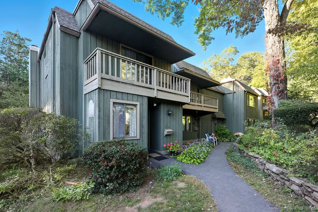 $280,000 | 1 Coach Drive, Unit 1, Southington, CT 06489