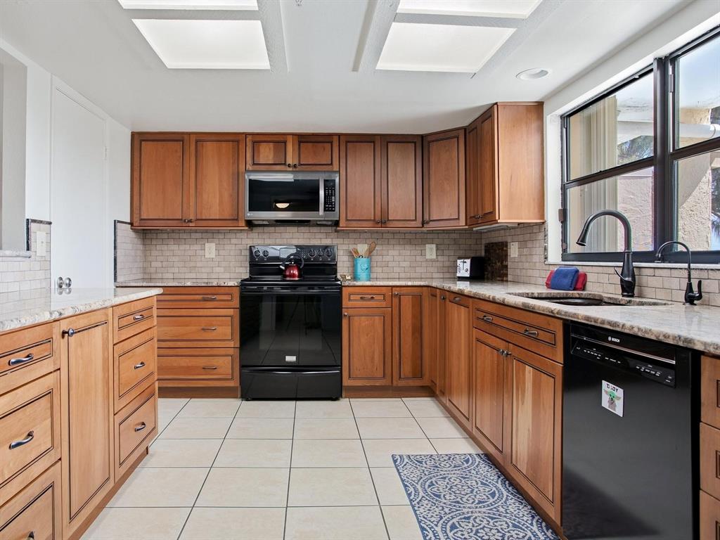 1005 Gulf Boulevard, Unit 10 Indian Rocks Beach, FL 33785 - Photo 10 of 70
