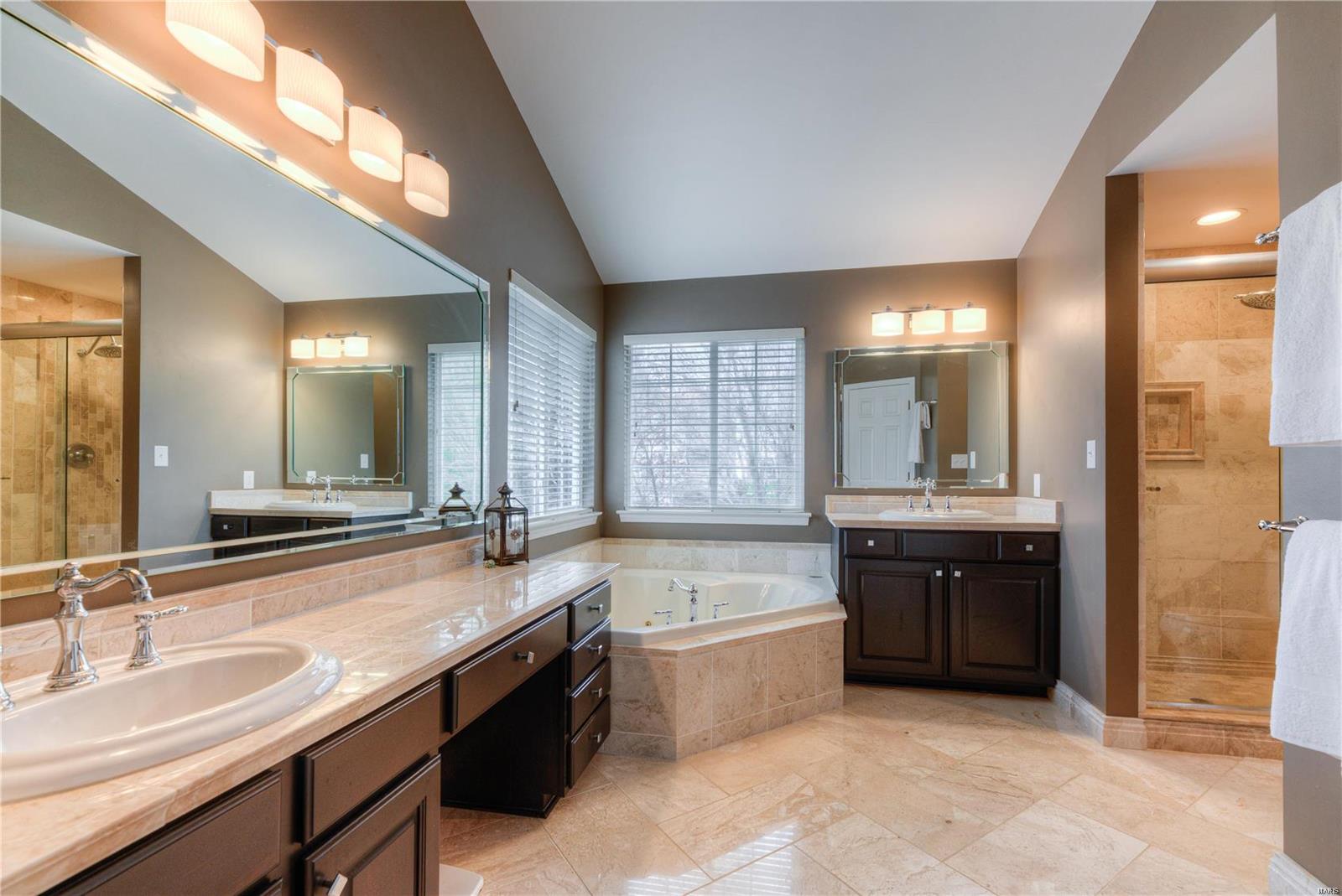 817 Castle Ridge Court Ballwin, MO 63021 - Photo 17 of 34 Gallery Image 17