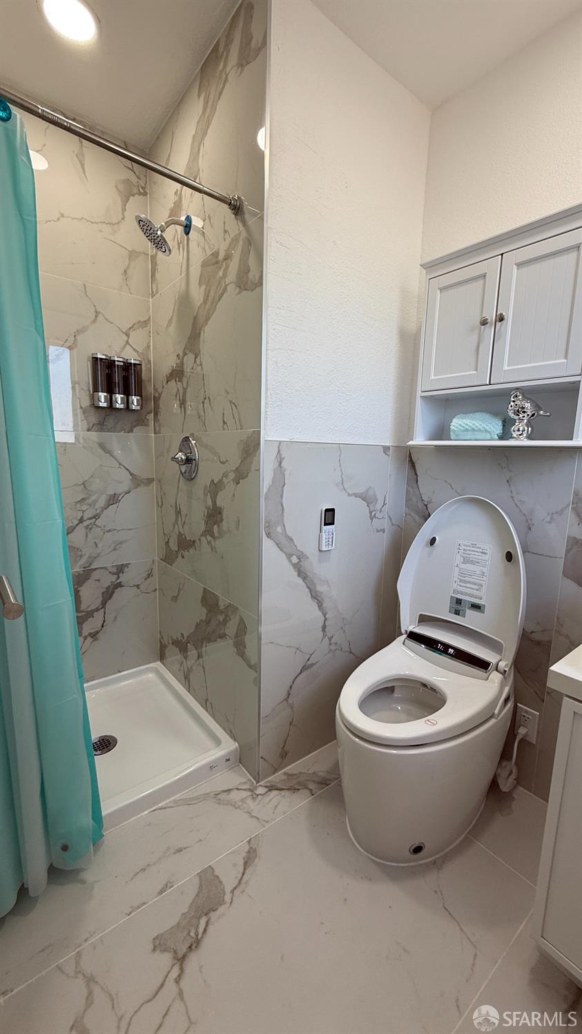 3138 Flannery Road San Pablo, CA 94806 - Photo 18 of 38 a bathroom with a sink and a mirror
