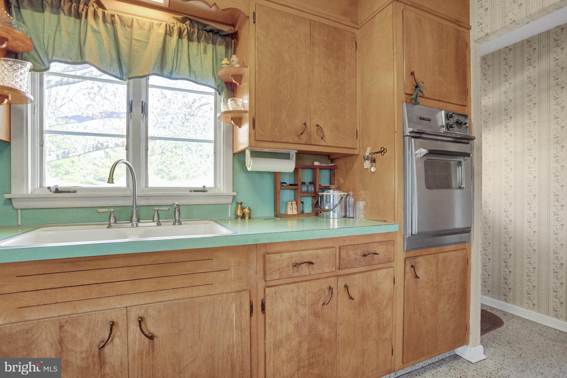 182 Golf Course Road Mohnton, PA 19540 - Photo 6 of 19 Kitchen