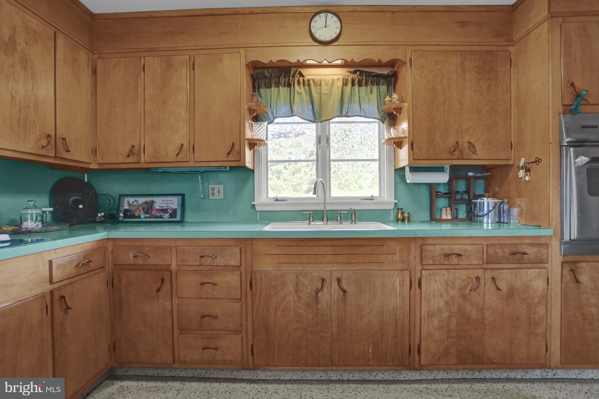 182 Golf Course Road Mohnton, PA 19540 - Photo 7 of 19 Kitchen