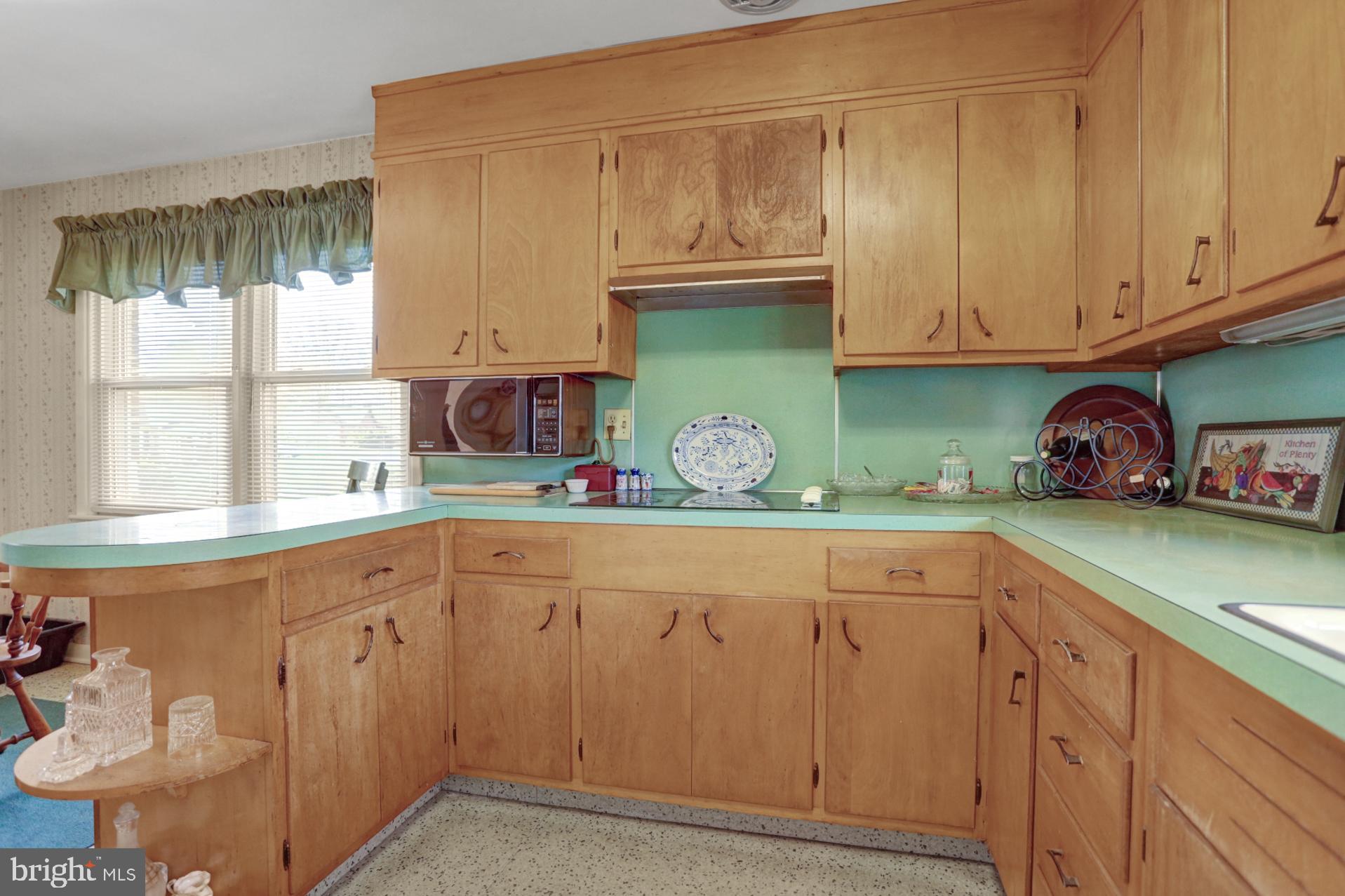 182 Golf Course Road Mohnton, PA 19540 - Photo 8 of 19 Kitchen
