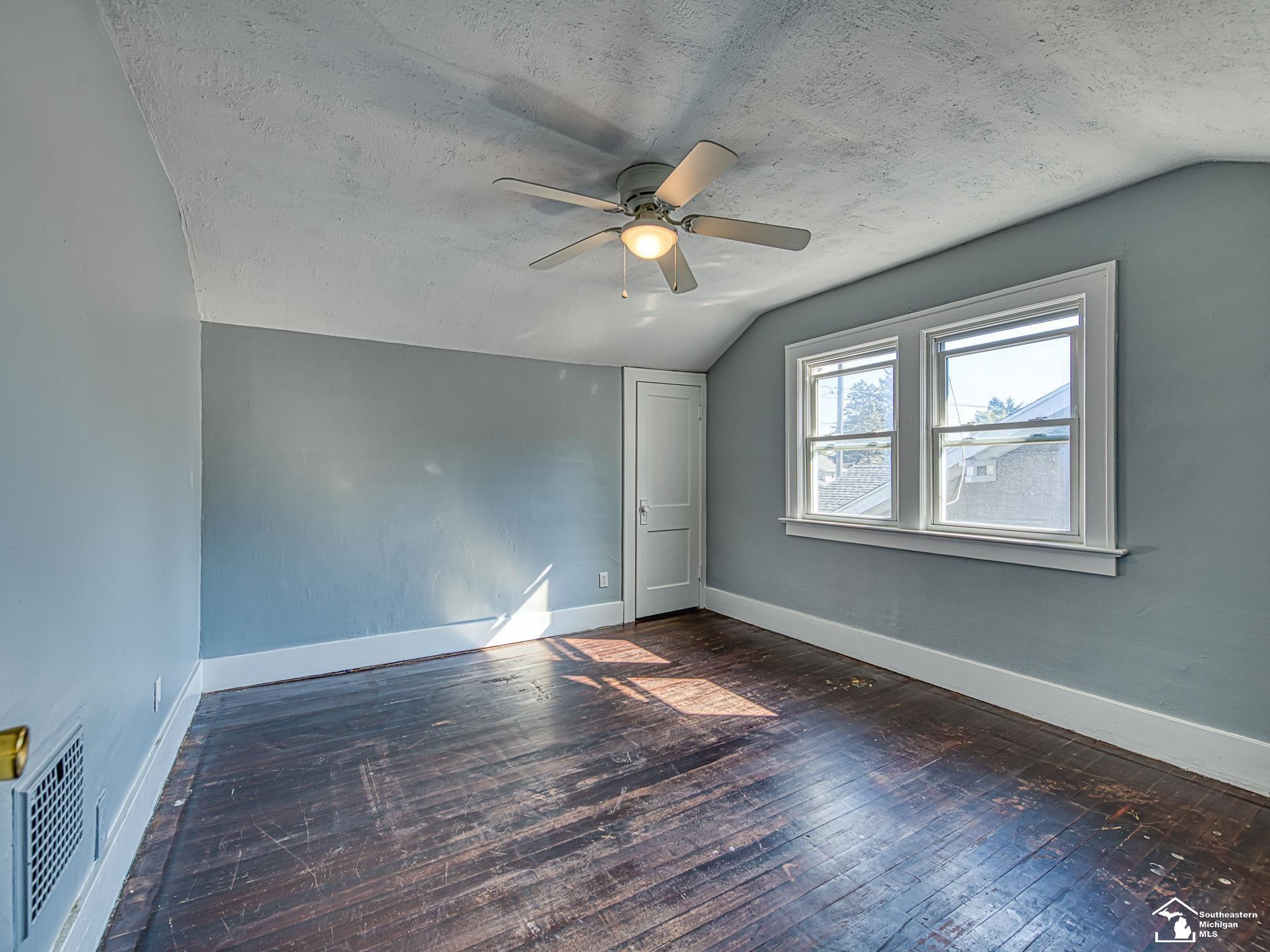 1103 West Temperance Road Temperance, MI 48182 - Photo 20 of 35 50188958-f221766e-a7c3-44a9-a7cc-5124fb2de469.JPG