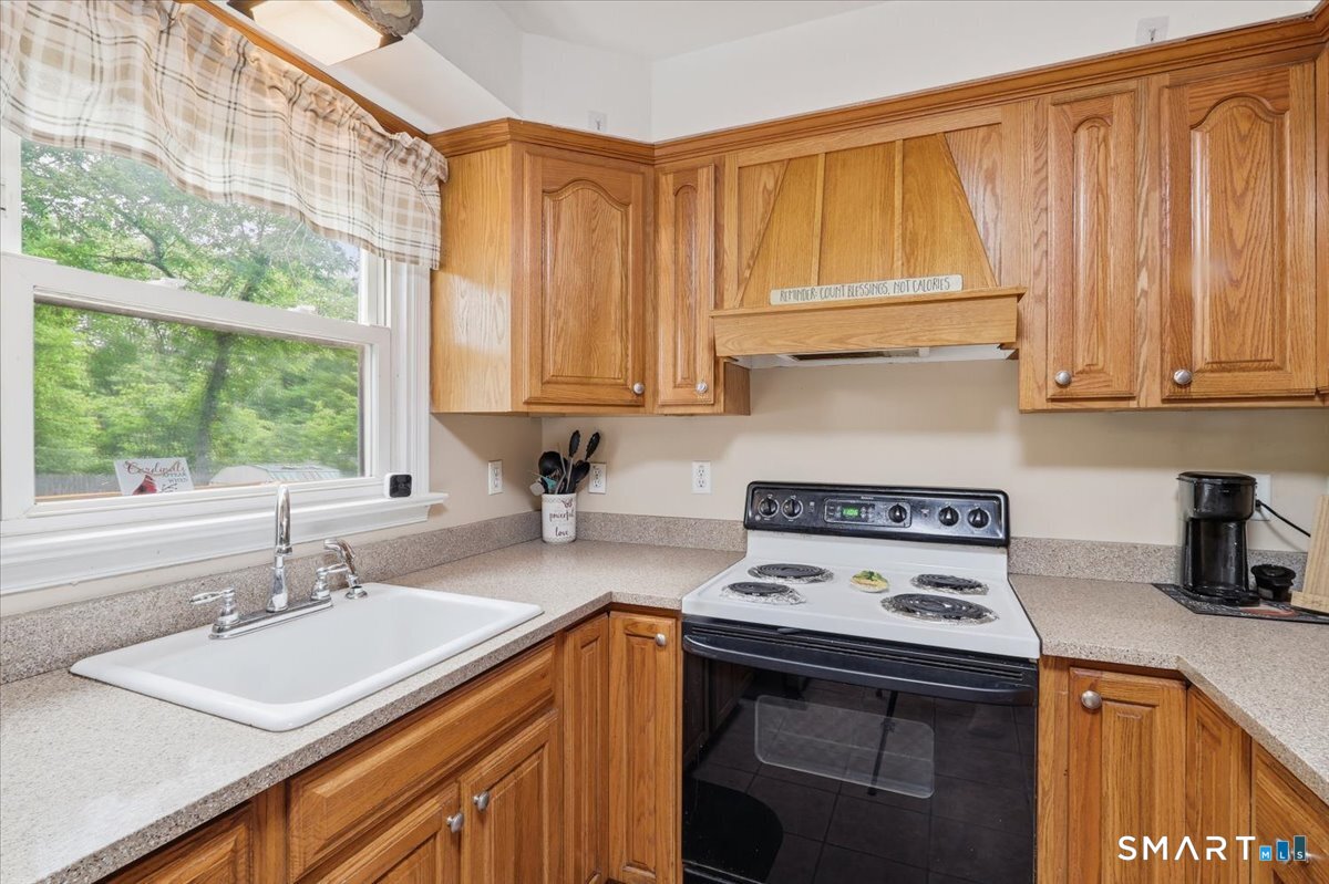 31 Iron Street Ledyard, CT 06339 - Photo 8 of 40
