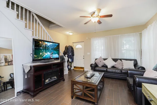 $599,000 | 28 Hooker Place | Port Richmond