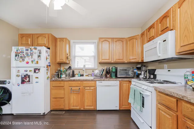 $599,000 | 28 Hooker Place | Port Richmond
