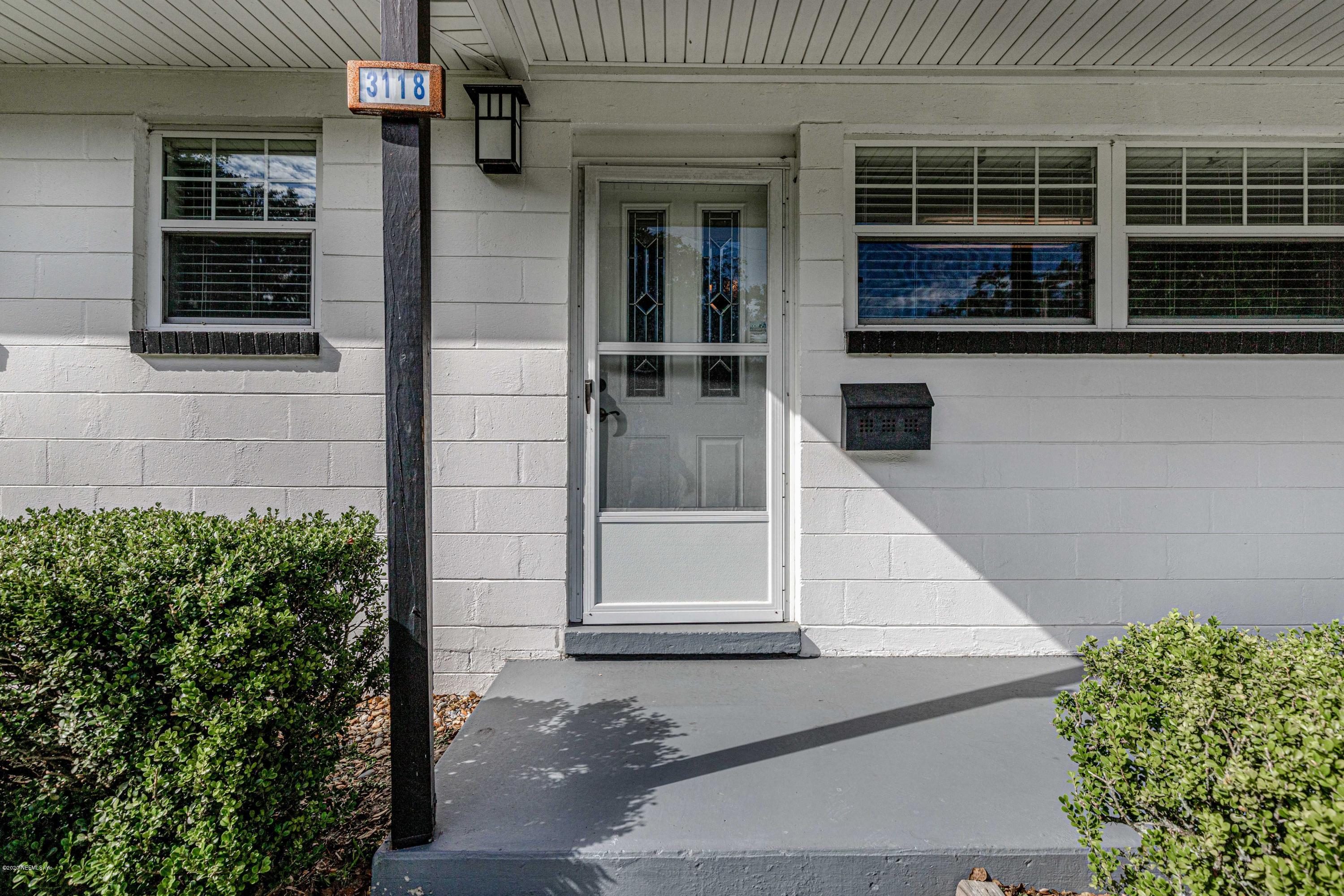 3118 Kline Road Jacksonville, FL 32246 - Photo 4 of 39 a view of wooden door