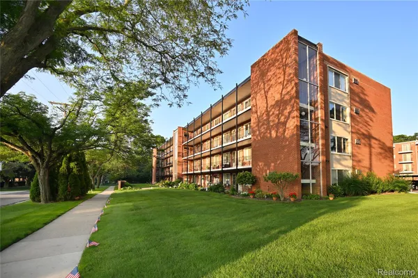 $110,000 | 2820 Woodslee Drive, Unit 405, Royal Oak, MI 48073