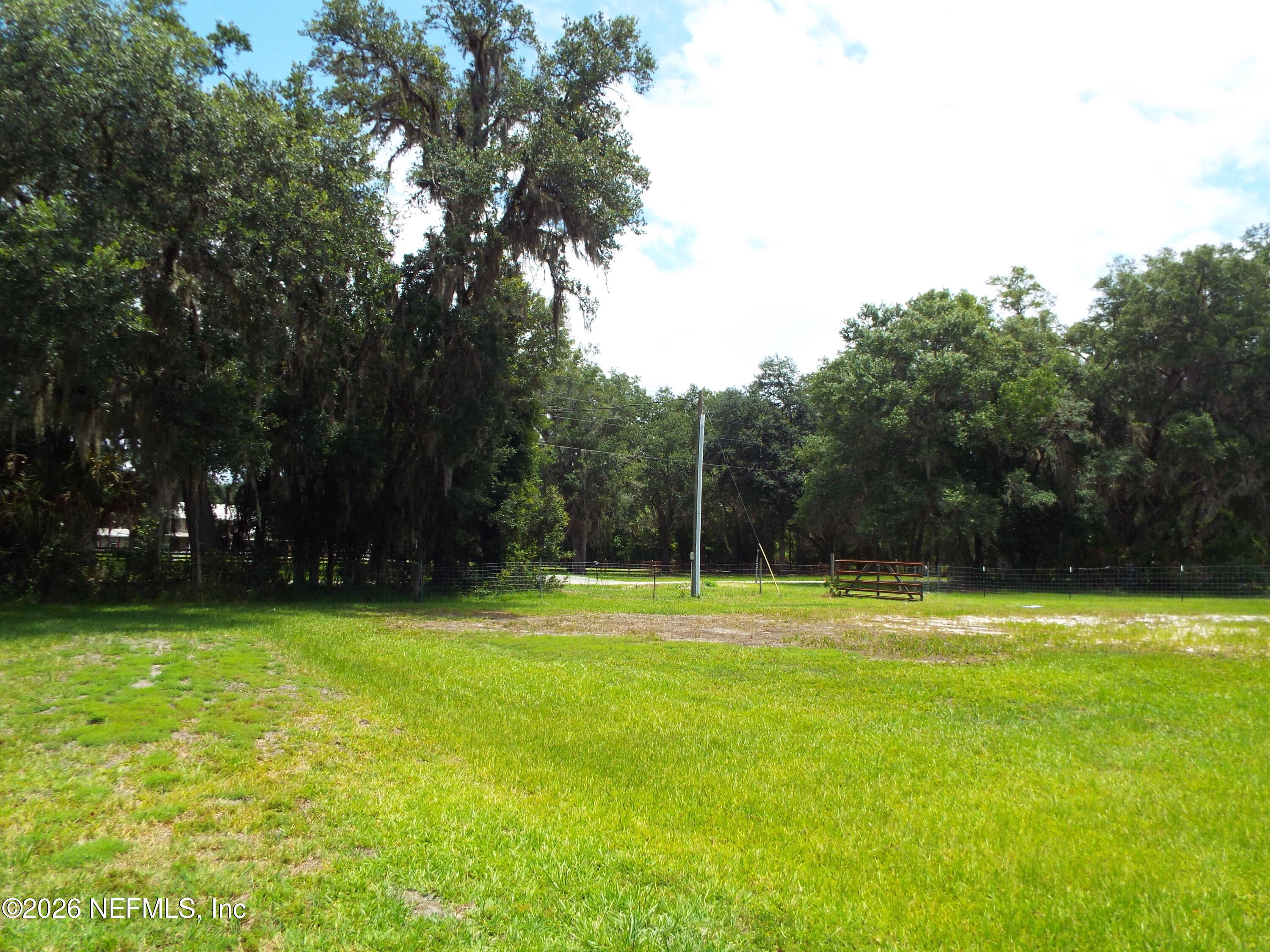305 Palmetto Bluff Road Palatka, FL 32177 - Photo 31 of 34 Gate Entrance